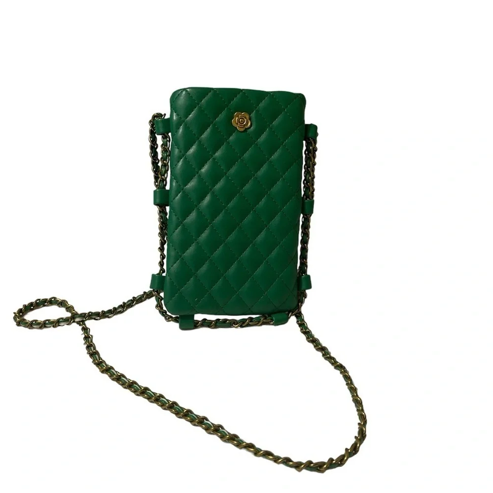 Montana West quilt Crossbody cellphone bag high-quality ,durable, anti-scratch.